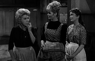 Petticoat Junction S2 E18 – Kate Bradley, Girl Volunteer