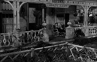 Petticoat Junction S2 E34 – The Brontosaurus Caper