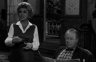 Petticoat Junction S01E29 – Kate the Stockholder