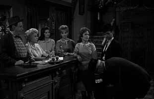 Petticoat Junction S01E34 – Bedloe and Son